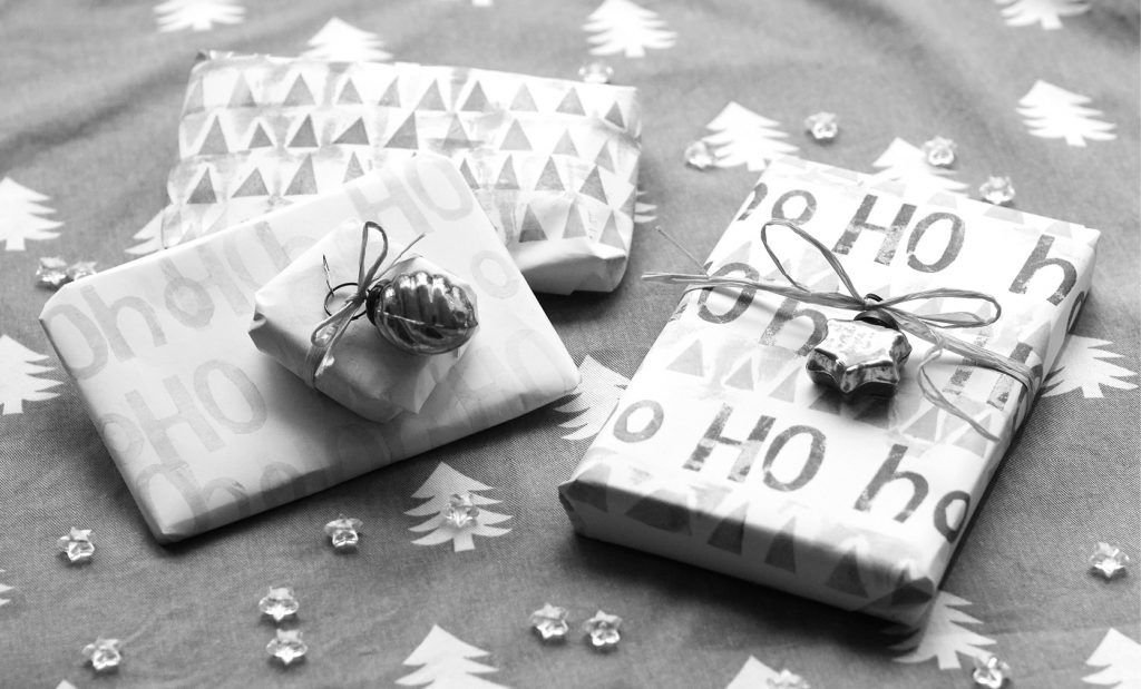 Hand Lettered Holiday Wrapping Paper Apartment 406 Designs Tutorial - Lettering Tutorial