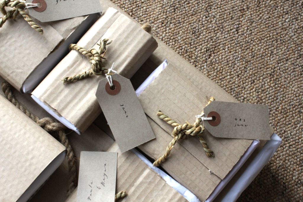 Belinda Love Lee Gift Tag & Wrap - Lettering Tutorial